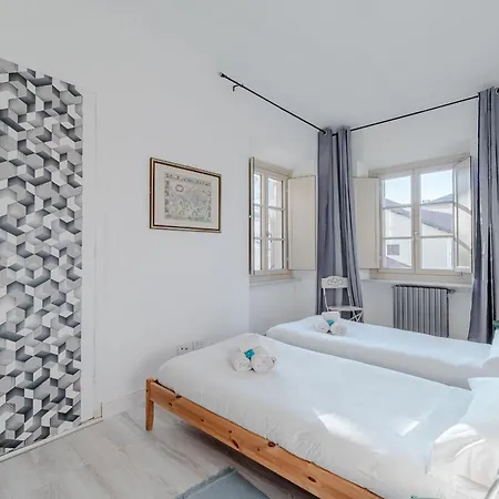 Guesthost - Casa Ellebi In The Heart Of Appartement *