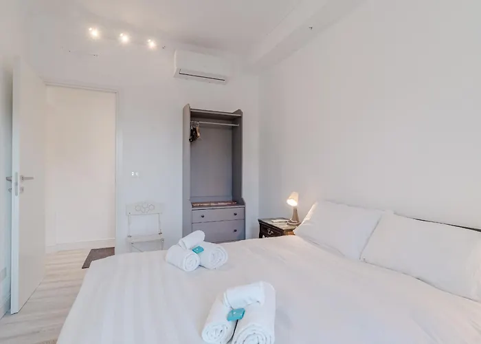 Guesthost - Casa Ellebi In The Heart Of Apartamento Turim