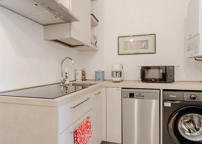 Guesthost - Casa Ellebi In The Heart Of Apartamento Turim